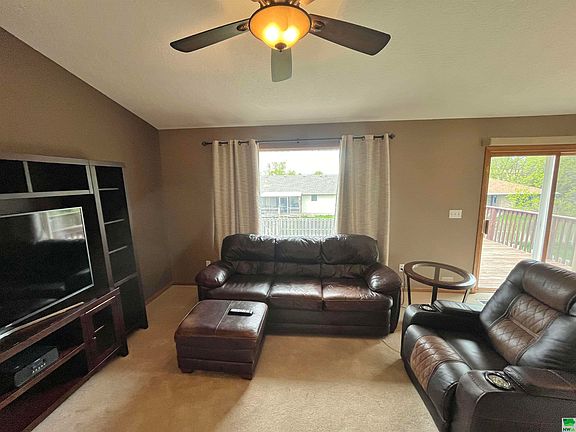 5th image of 3819 Brentwood Dr