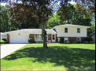 25676 Lake Dr, Elkhart, IN 46514