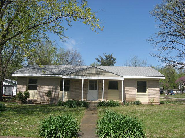 1st image of 310 W Forest Ave