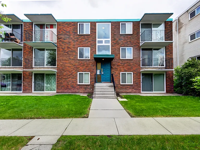 2015 11th Ave SW #204 — Photo 1