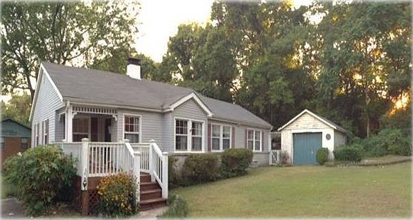 2204 Pine Lane
						:
						Charming Bluff Park cottage