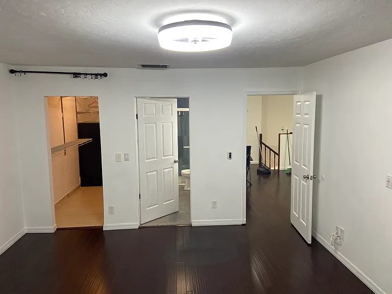 7022 Edgemere Ter — Photo 1