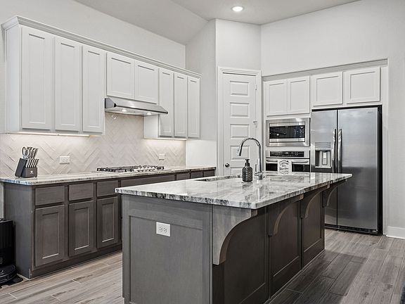 4th image of 3912 Primrose Dr