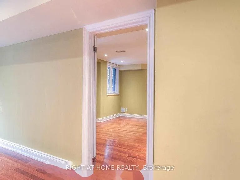 142 Ner Israel Dr #LOWER — Photo 10