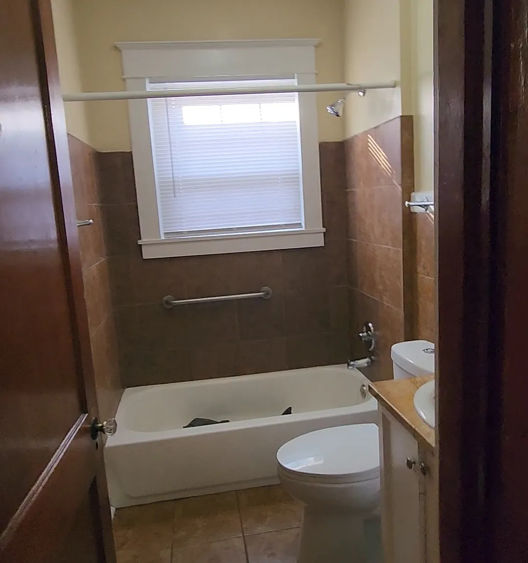 2 bed, 900 sqft, $1,300 — Photo 4