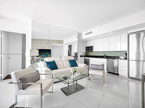 4th image of 92 SW 3rd St APT 4806