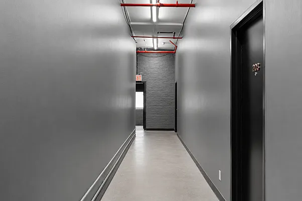 Building, photo 1