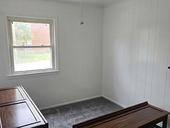 4th image of 601 W Furnace Rd