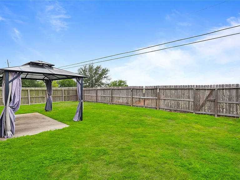 2529 Las Brisas St — Photo 14