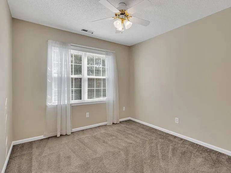 816 Commons Dr N — Photo 17