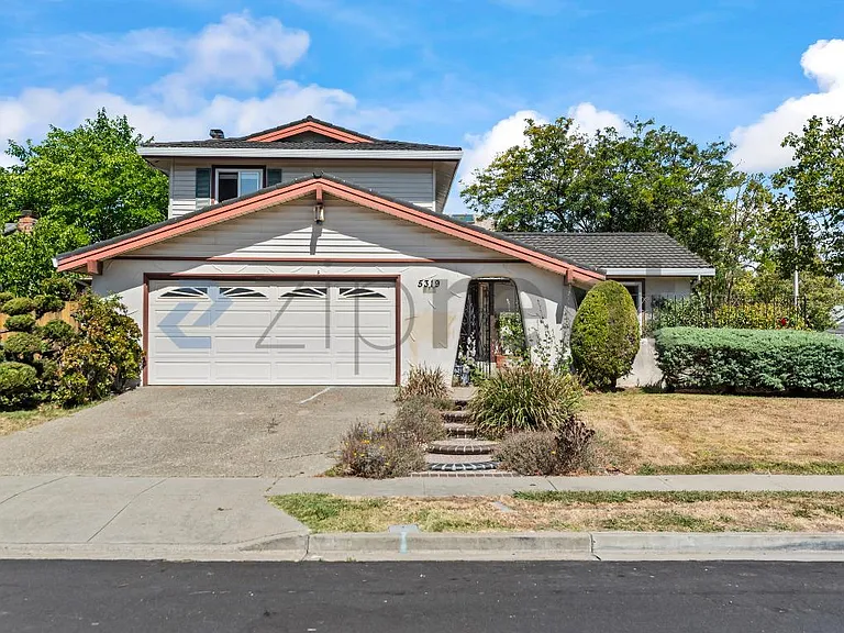 5319 Westbury Ct — Photo 2