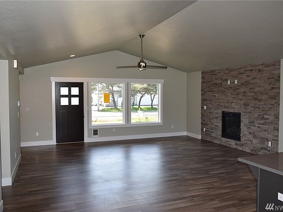 5th image of 222 Canal Dr NE