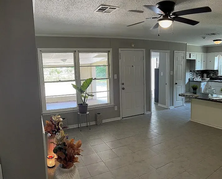 4751 Queensbury Ct — Photo 8