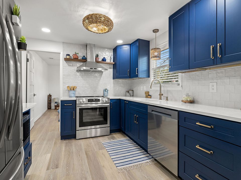 1st image of 1016 24th Ave N #2