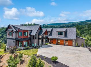 2975 Summit Trails Dr, Sevierville, TN 37862