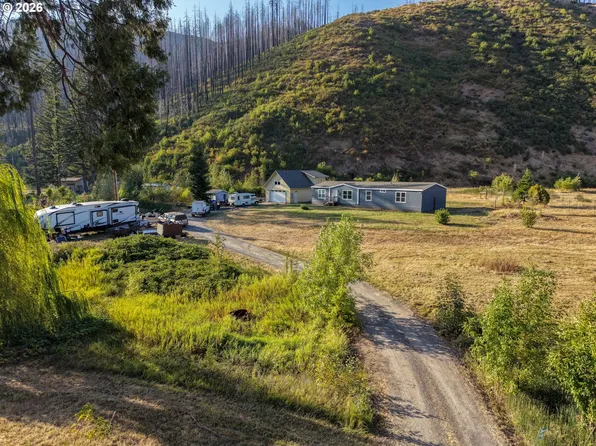 52443 McKenzie Hwy, Blue River, OR 97413
