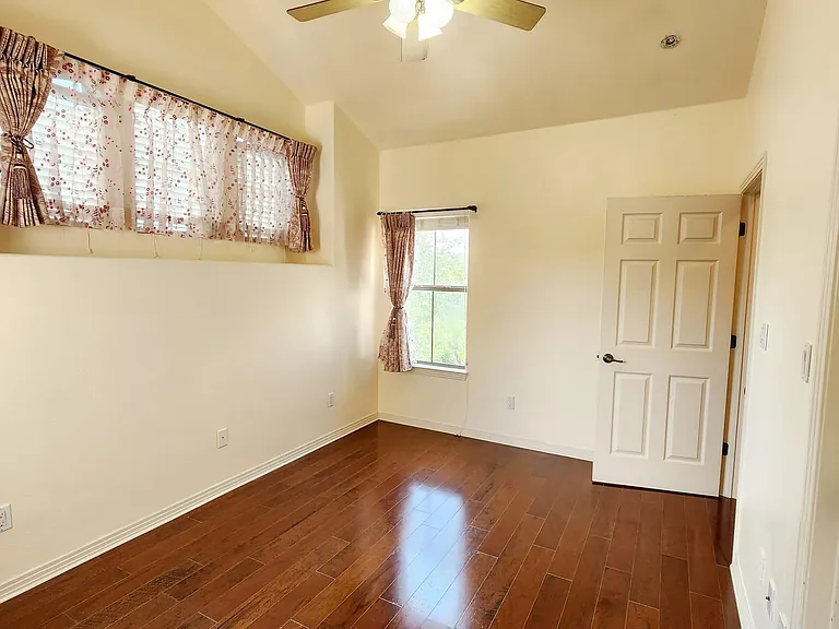 8230 Spicewood Springs Rd — Photo 27