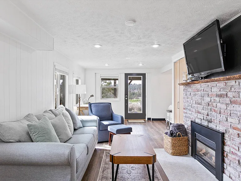 1208 S Elm St #A — Photo 7