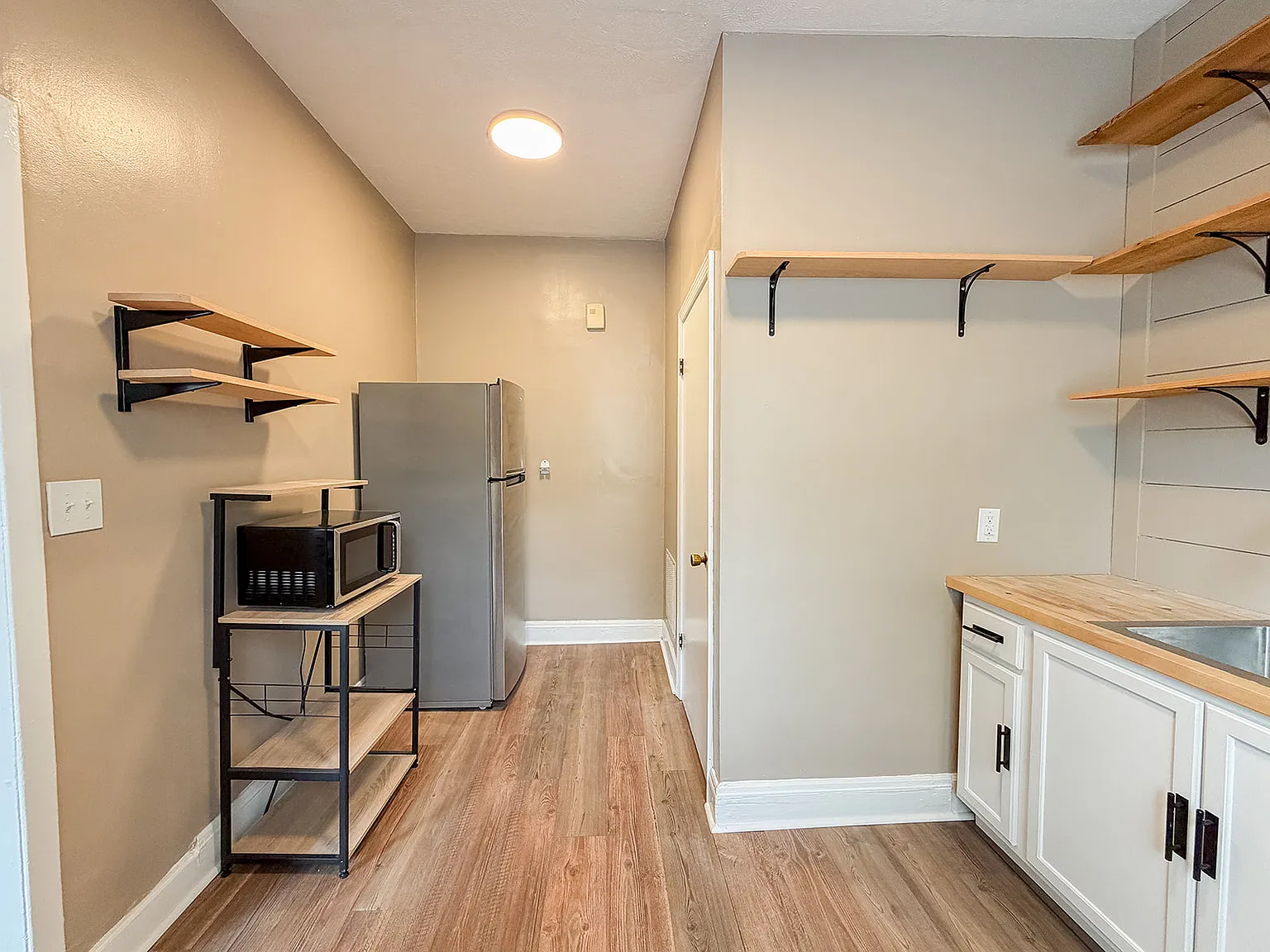 2 bed, 400 sqft, $950 — Photo 3