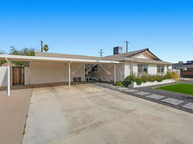8516 E Lewis Ave — Photo 2