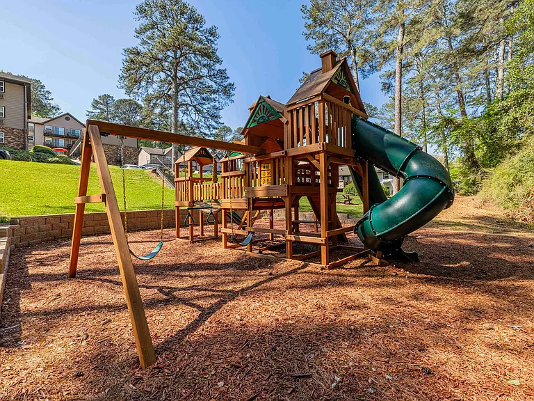 Hampton Hall | Comfort, Convenience, & Community All In One — Photo 14