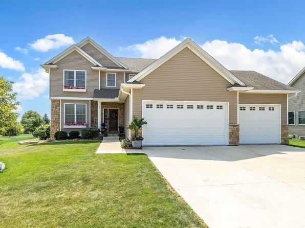 14 Blackstone Way, Le Claire, IA 52753