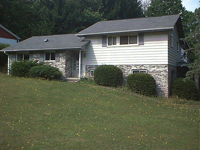 Facing Maxwell Hill Road