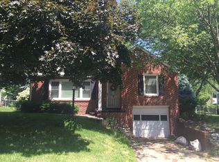 2713 S 42nd St, Omaha, NE 68105