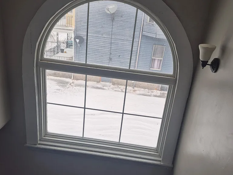 37 Holland Pl #2 — Photo 4
