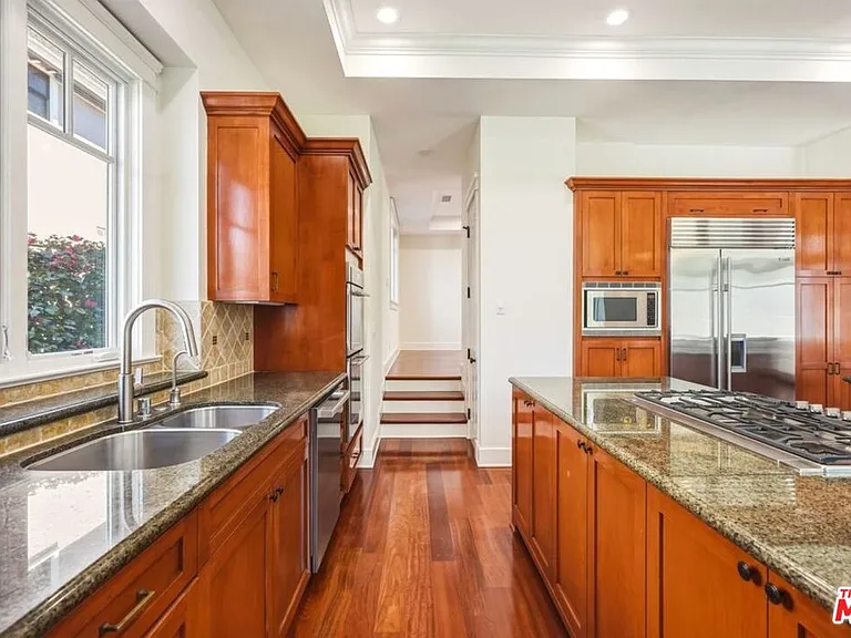 1633 Voorhees Ave — Photo 11