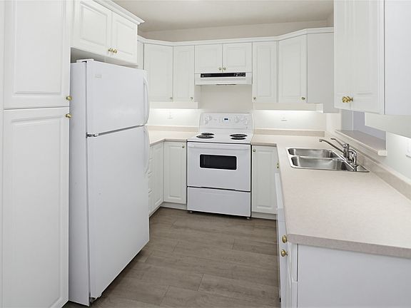 3rd image of 120 Vernon Ave #409