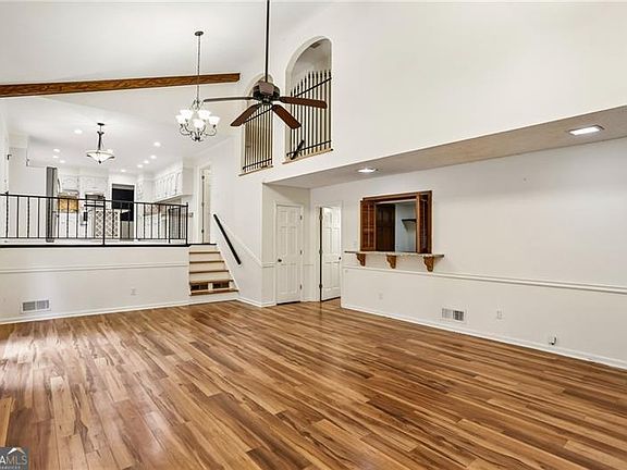 4th image of 2032 Gunstock Dr