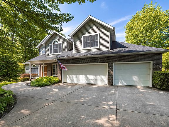 2nd image of 5908 Beacon Hill Ln