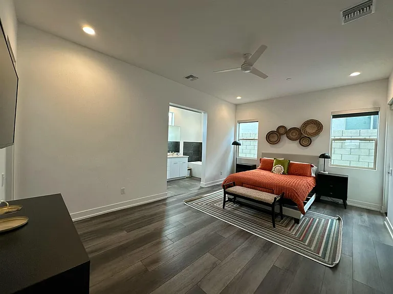 54620 Avenida Juarez — Photo 18