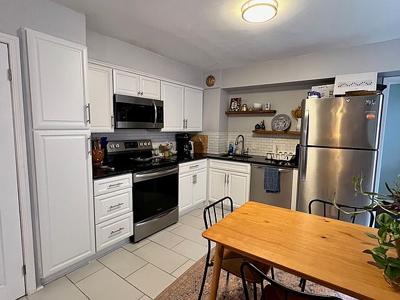 5th image of 1702 W Girard Ave #2