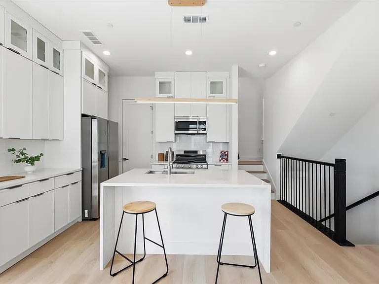 4315 San Jacinto St #302 — Photo 13
