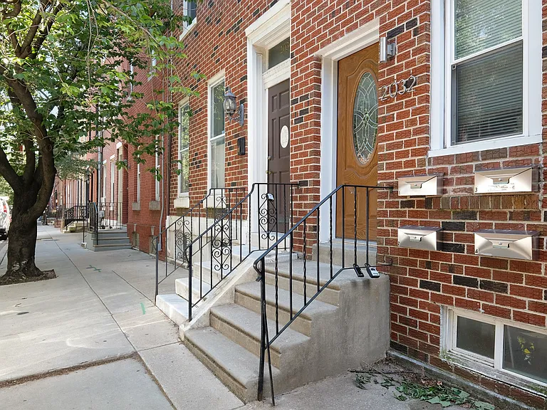 2032 Bainbridge St #3 — Photo 2