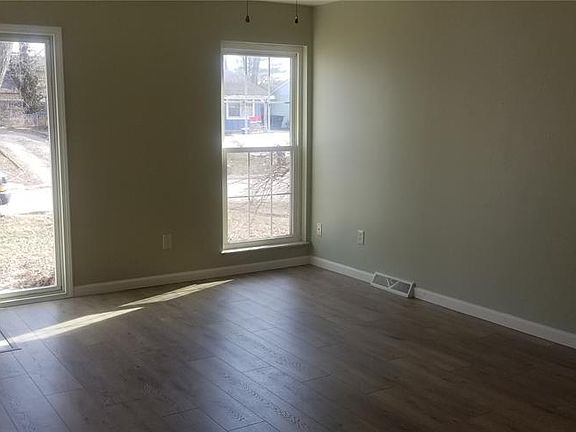 2nd image of 1406 Radiance Dr