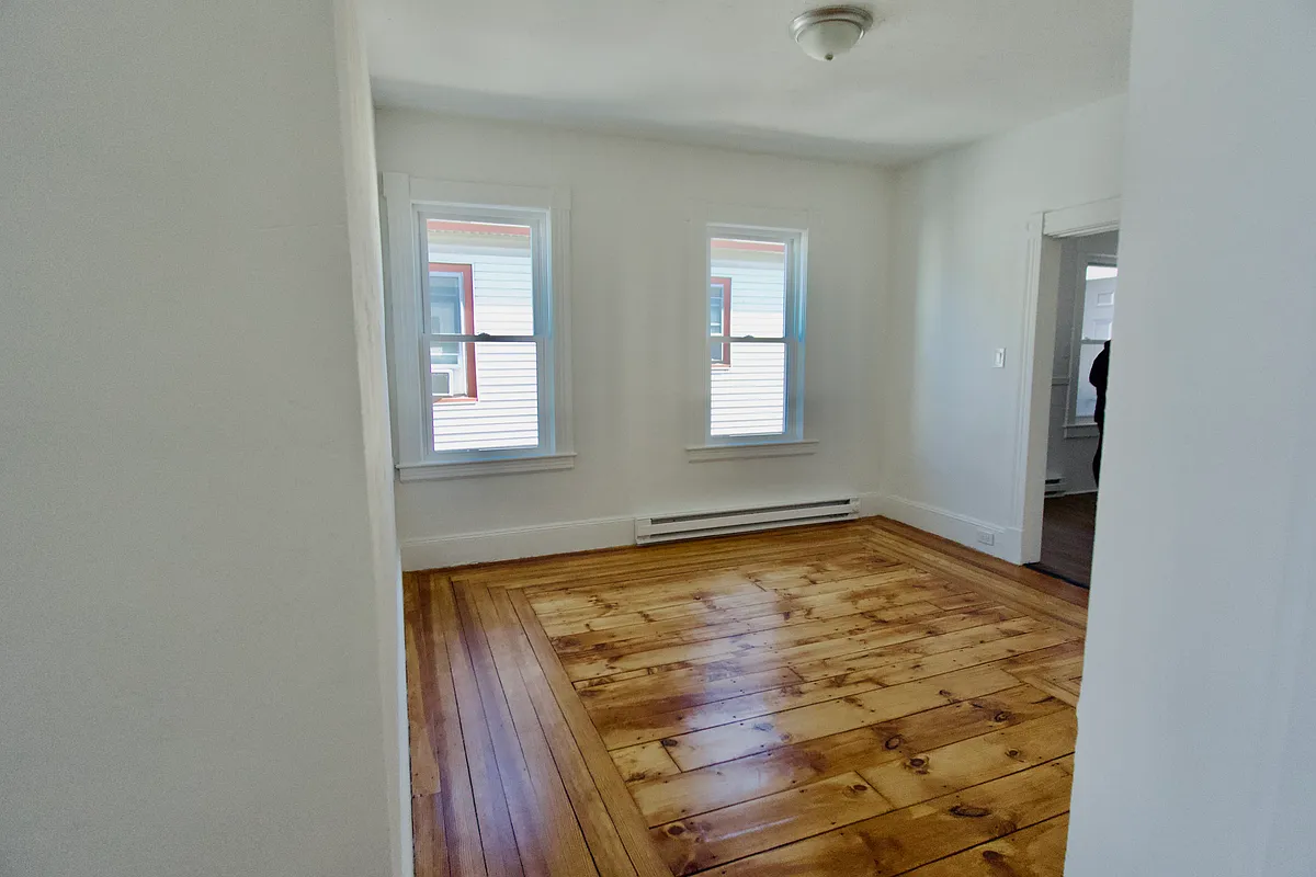 Building Photo - 274 W 6th St #274