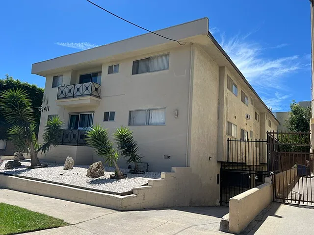 1411 N Curson Ave #2