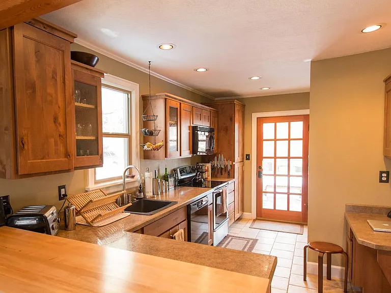 1342 Van Buren St — Photo 10