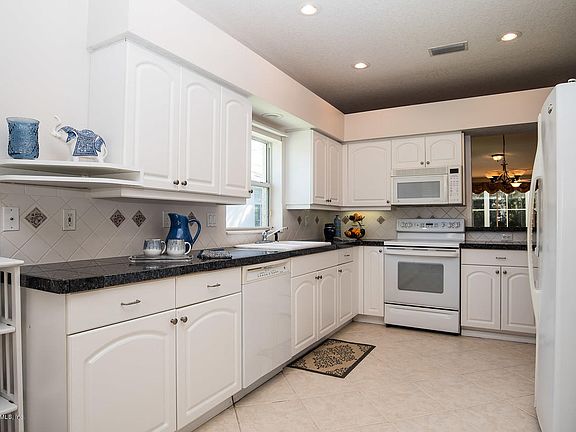 5th image of 109 Lions Gate Dr