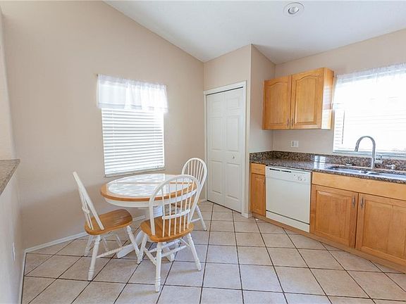 4th image of 608 Heather Glen Loop