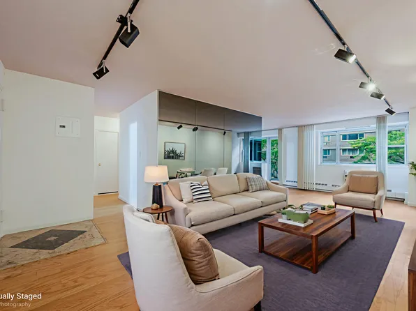 52-30 39th Drive image 2 of 12