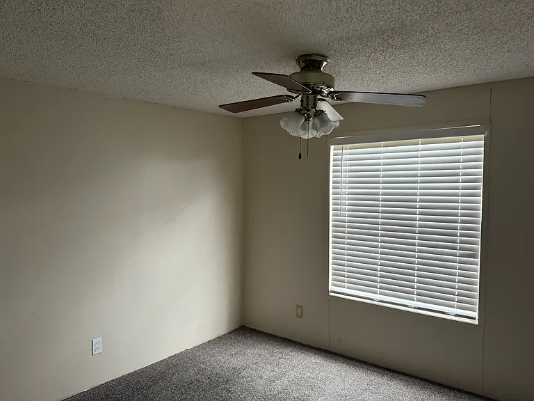 7772 SW State Road 247 — Photo 3