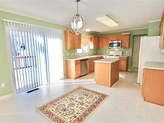 3rd image of 616 Lenox Ct