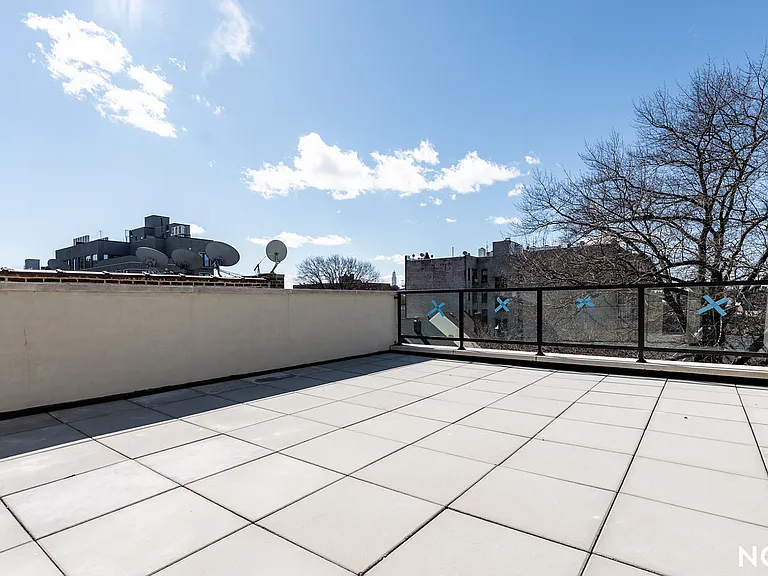 675 E 32nd St #26 — Photo 9