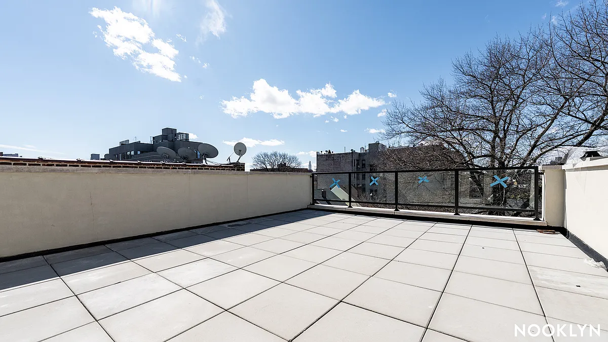 Building Photo - 675 E 32nd St #19