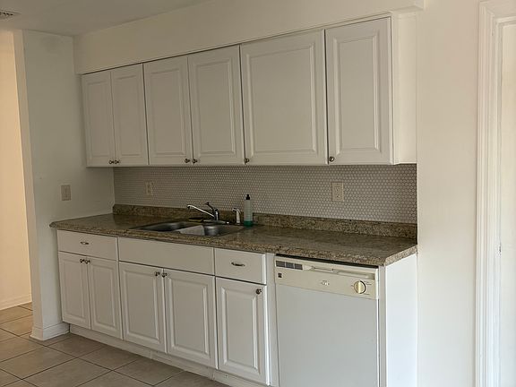 4th image of 1324 Young Ave
