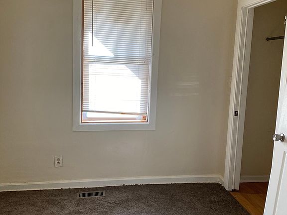 3rd image of 10800 S Hoxie Ave #1R
